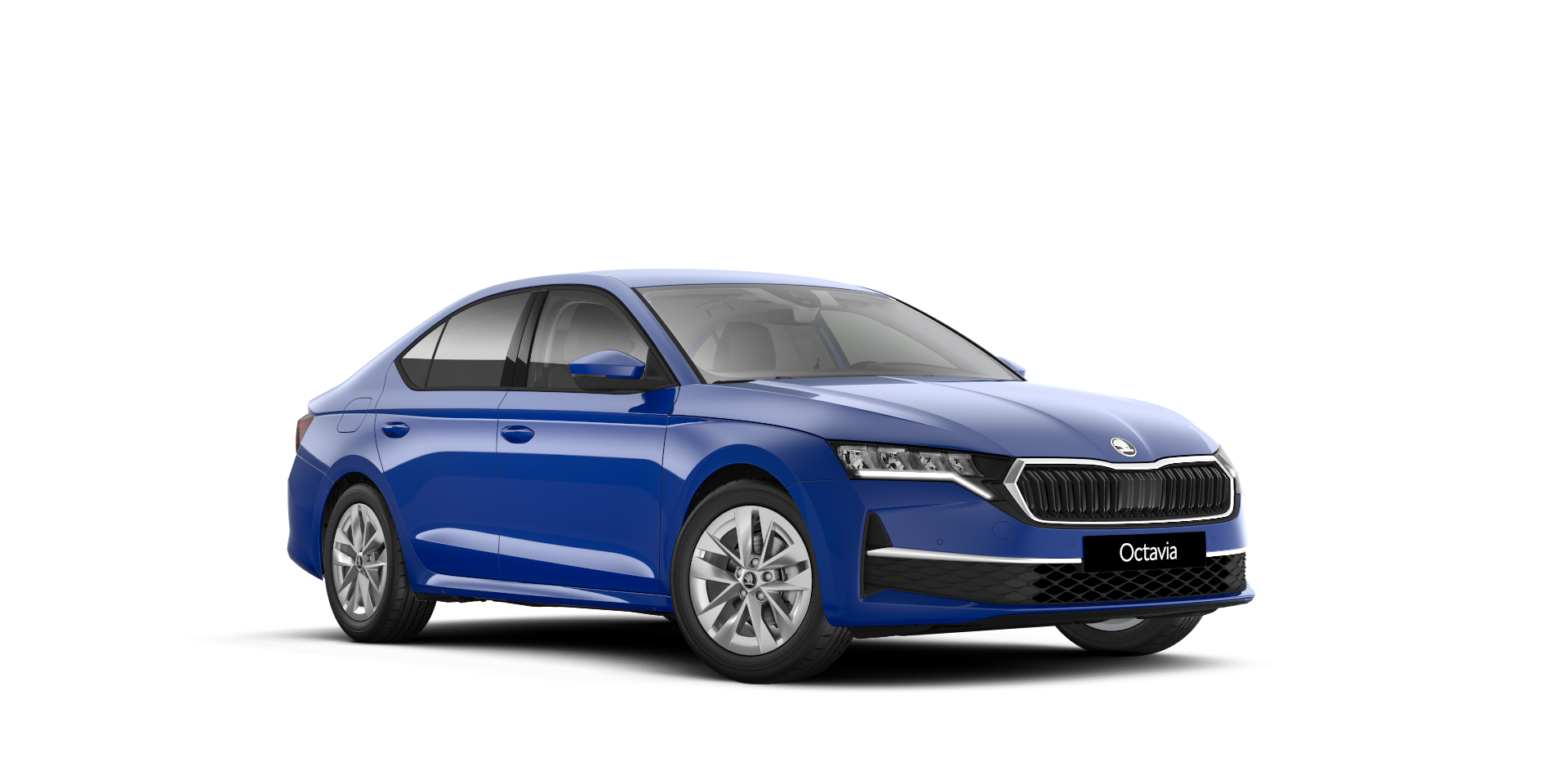 Modra Škoda Octavia na beli podlagi. Avto je parkiran in obrnjen rahlo v desno. Je limuzinskega tipa s štirimi vrati.