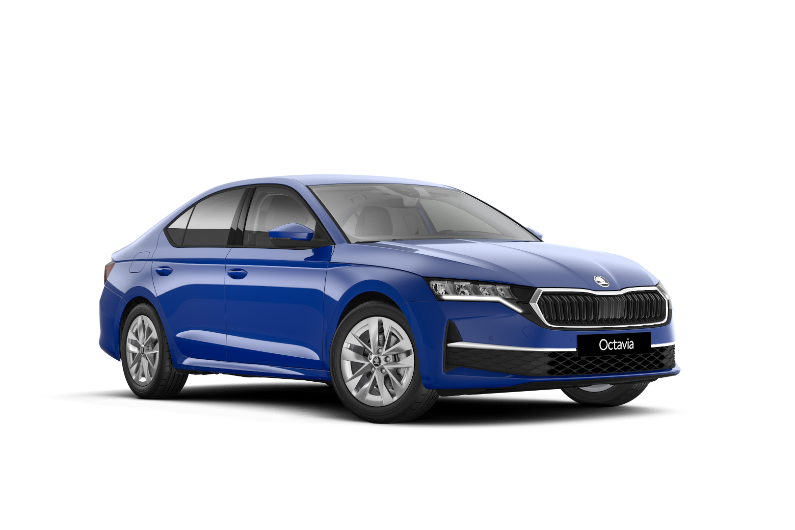 Modra Škoda Octavia na beli podlagi. Avto je parkiran in obrnjen rahlo v desno. Je limuzinskega tipa s štirimi vrati.