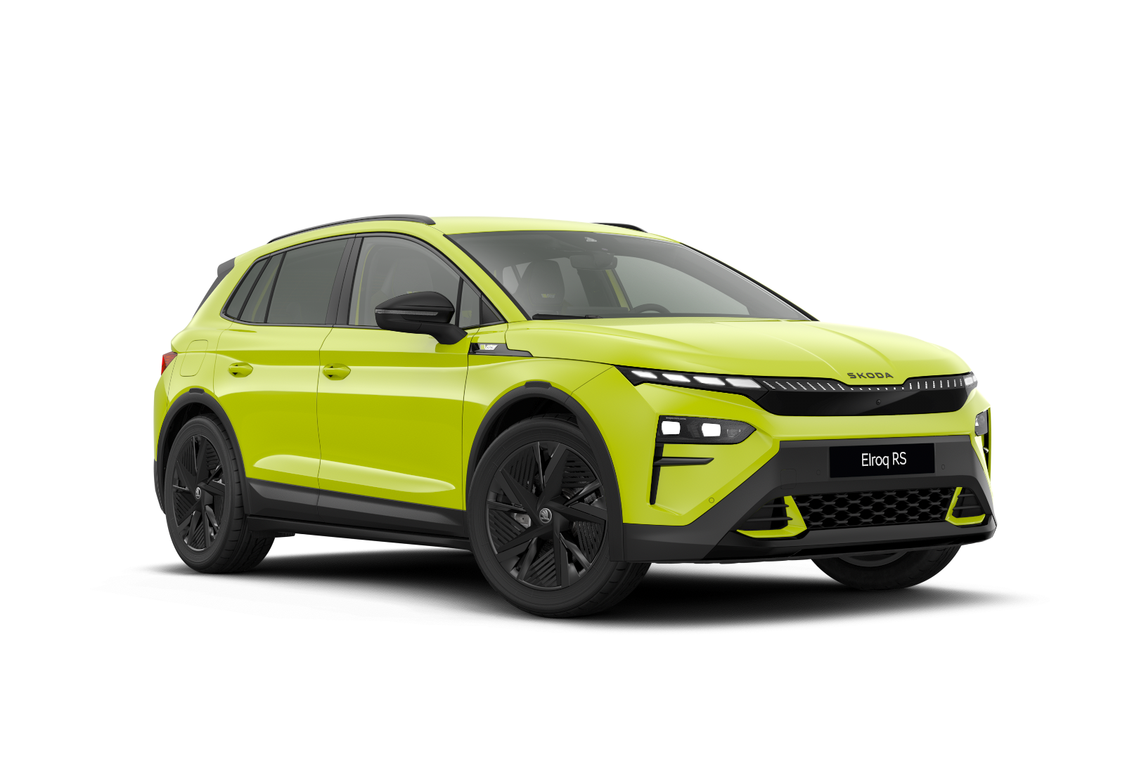 Svetlo zelen SUV avtomobil, parkiran na belem ozadju. Avtomobil ima modern dizajn z ostro oblikovanimi sprednjimi lučmi in črnimi platišči. Na sprednji strani vozila je viden napis "Elroq RS".