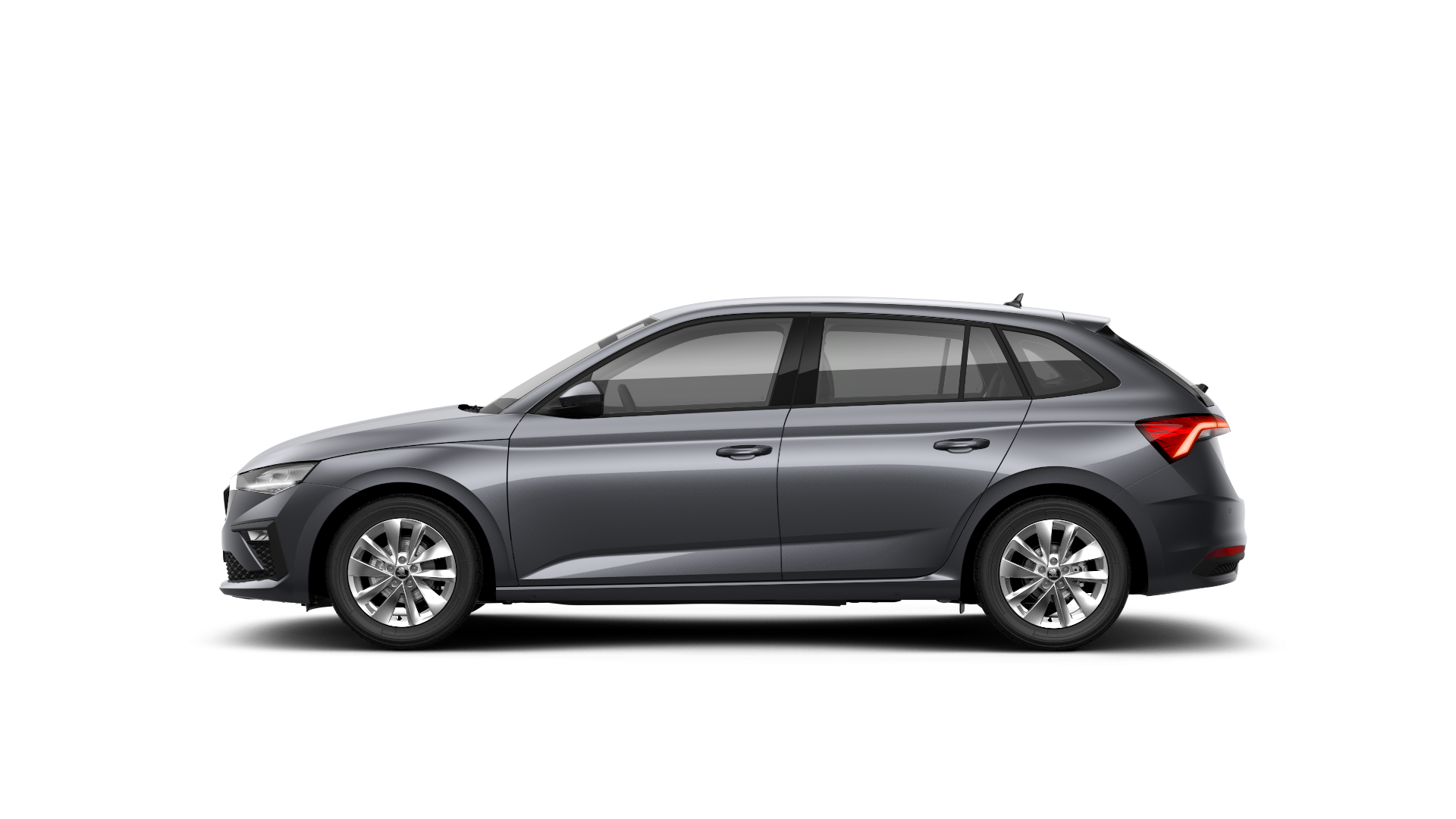 Stranski pogled na siv osebni avtomobil. Avto ima 5 vrat in aerodinamično obliko. Vozilo je parkirano na mestu brez okolice.