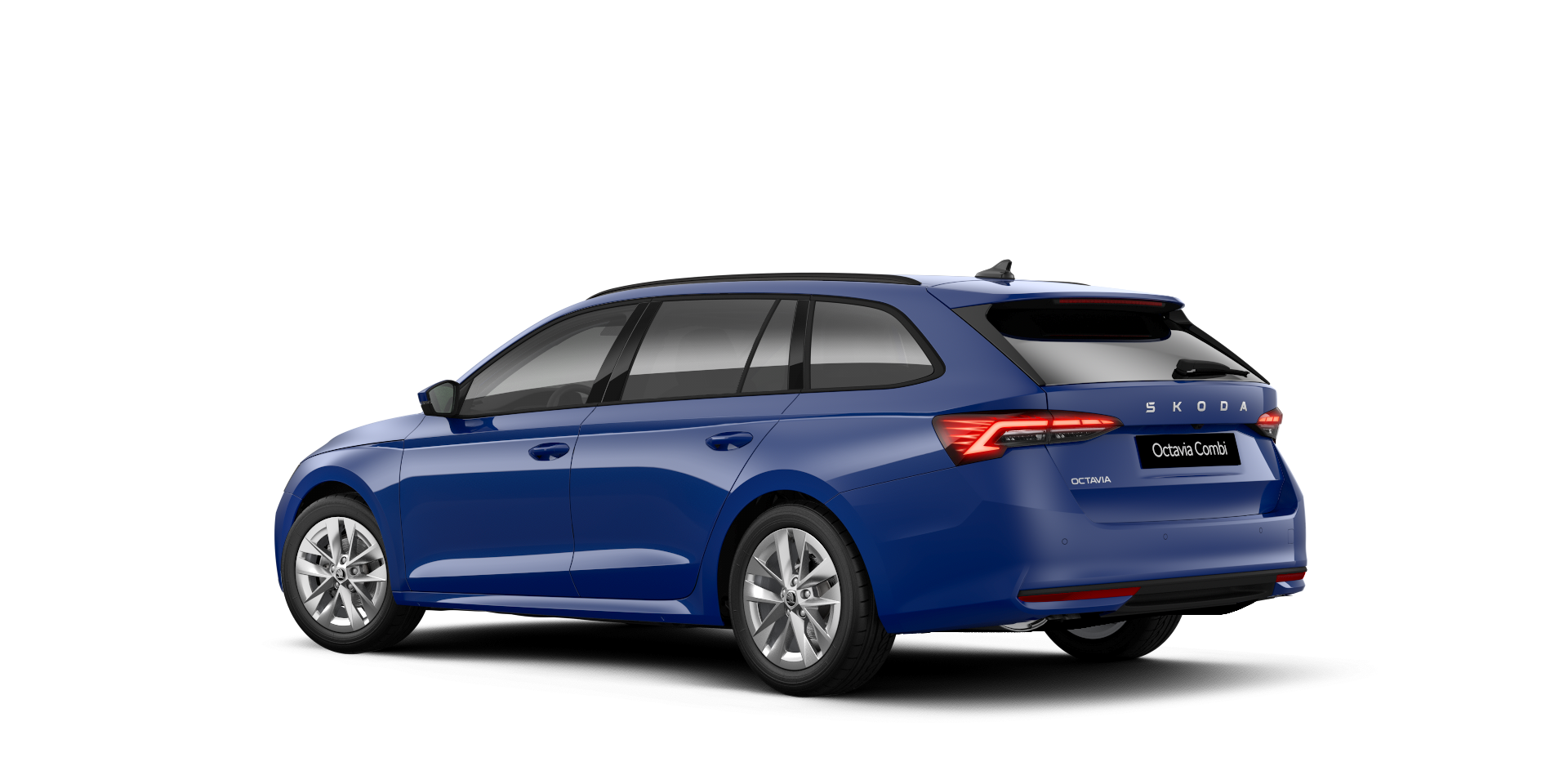 Modro družinsko vozilo znamke Škoda Octavia Combi v bočnem in zadnjem pogledu. Avto ima pet vrat in velike zadnje luči. Na zadku je napis "ŠKODA" in model "Octavia Combi".